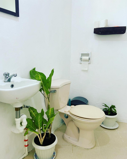 Bathroom 14
