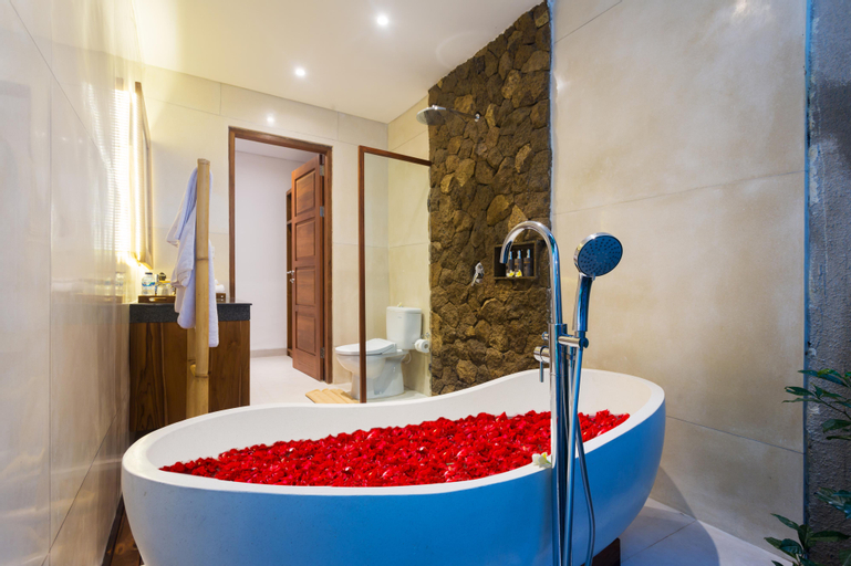 Bathroom 10