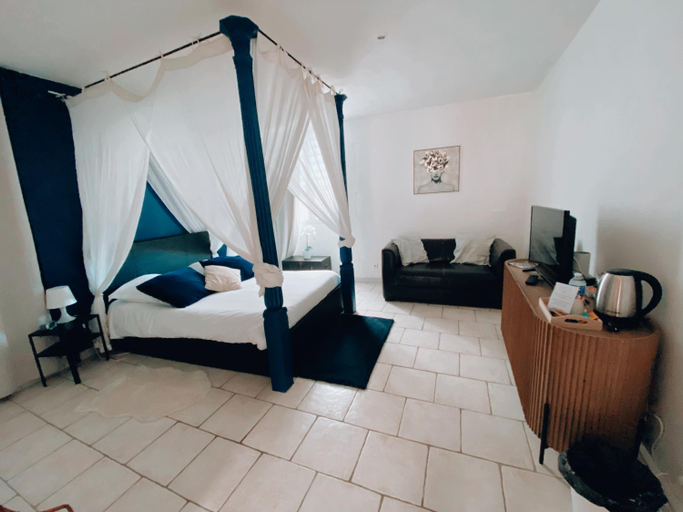 Others 5, Villa Hyper Centre Le Blanc Type Hotel Entree Autonome Spa et Nuit en brenne, Indre