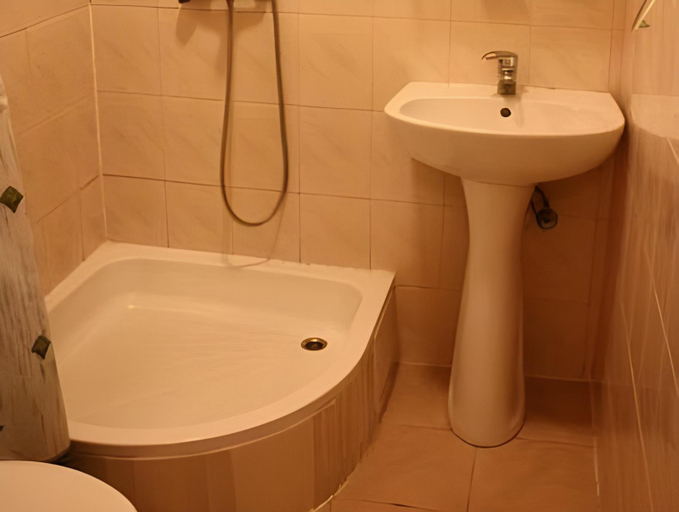 Bathroom 3, Atlant Hotel, Uzhhorods'ka