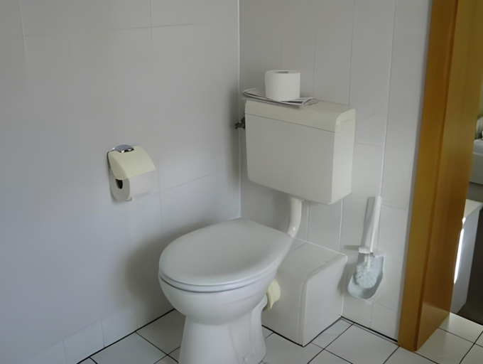 Bathroom 5, Wanderhotel Sonnebergbaude, Görlitz