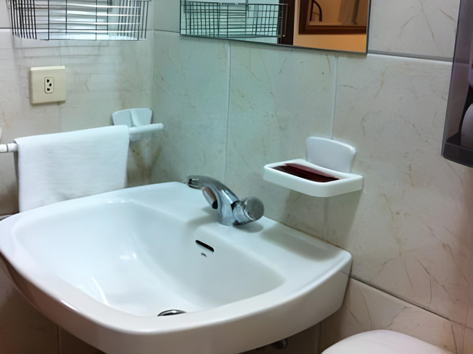 Bathroom 5, Hotel San Juan, Ciudad Real