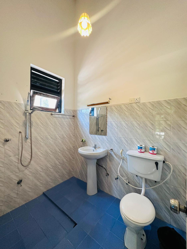 Bathroom 1, SURF N SPICE, Dickwella