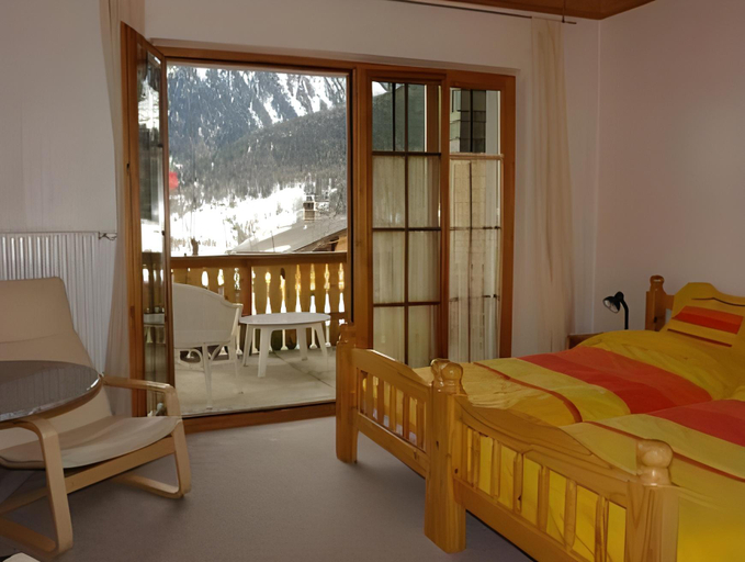 Bedroom, Hotel Restaurant Walliser Sonne, Goms