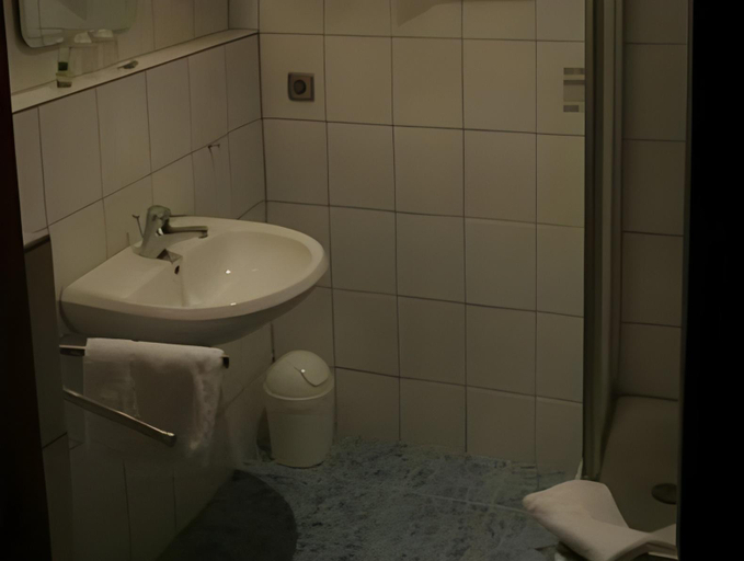 Bathroom 2, Hotel Liszt, Weimar