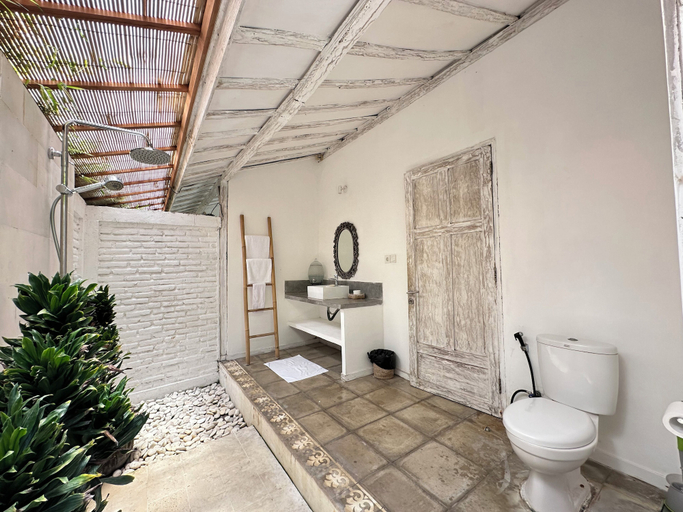 Bathroom 4, Samudra Damai Villas, Badung