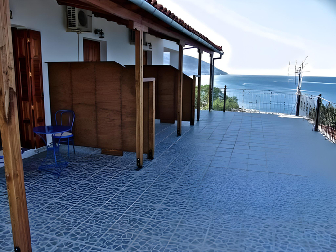 Others 2, To Limanaki, Thessaly
