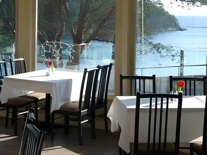 Food & Drinks 3, Mayne Island Resort, Capital