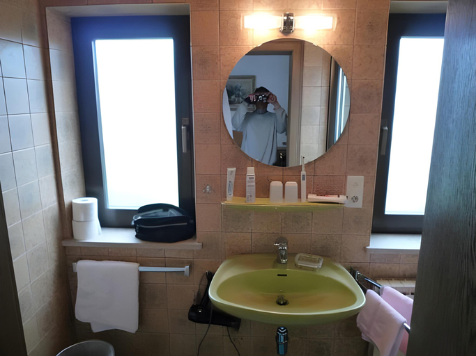 Bathroom 2, Gastehaus Johanna, Miesbach