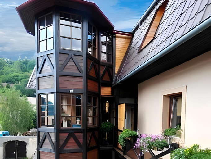 Exterior & Views
