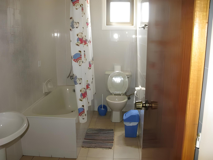 Bathroom 5, Captain Pier Hotel