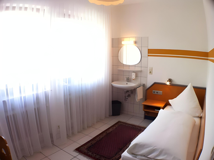 Bedroom 2, Landgasthof Scheubel, Erlangen-Höchstadt