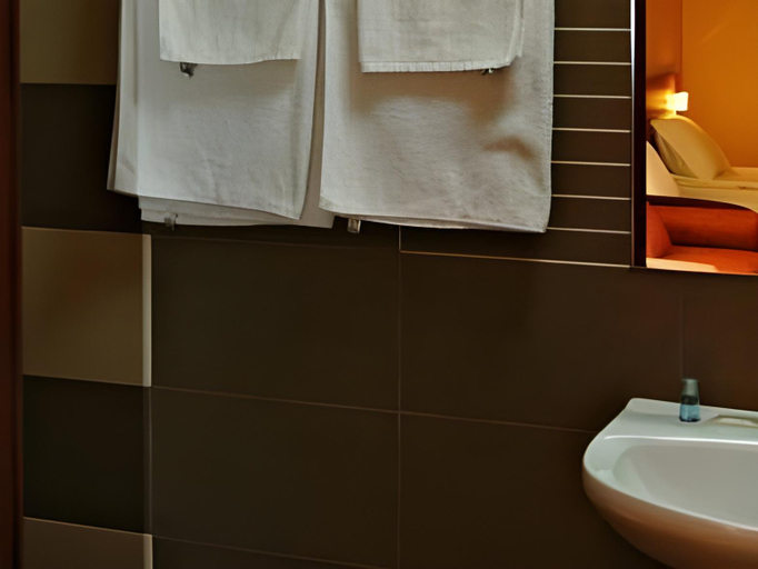 Bathroom 3, Family Hotel Ramira, Kyustendil
