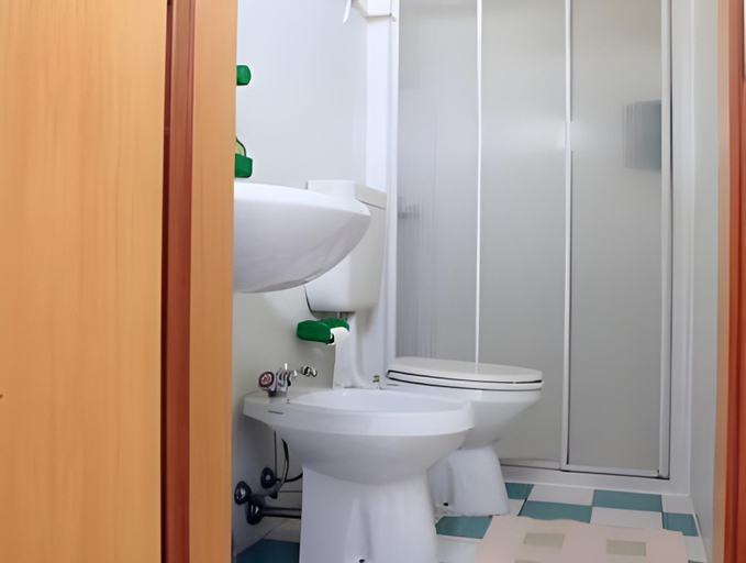 Bathroom 4, Domus La Foce Hotel self check in, Genova
