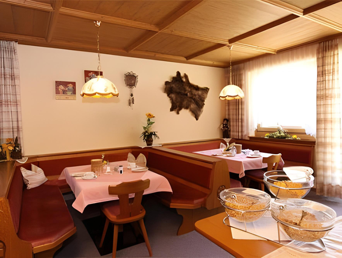 Food & Drinks 2, Haus Montjola, Imst