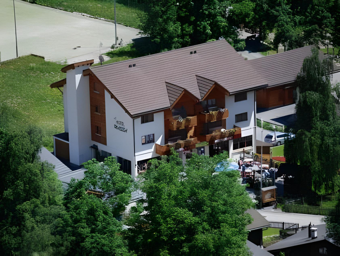 Others 2, Hotel Massa, Brig
