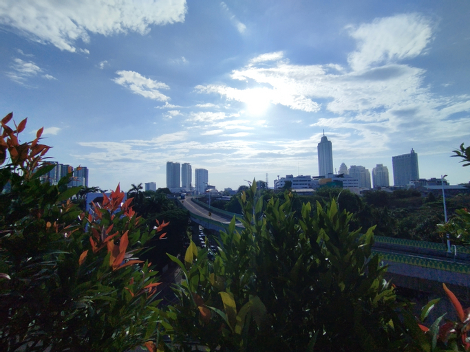 Exterior & Views 9