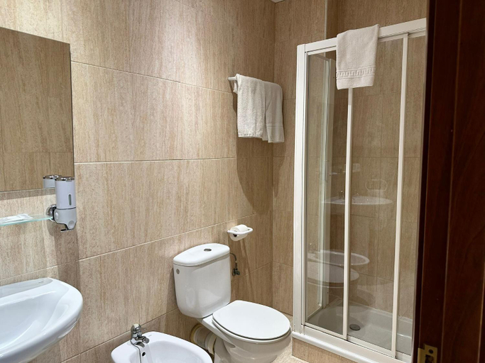 Bathroom 3, Hotel Sancho, Tarragona