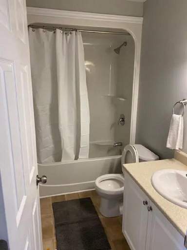 Others 5, Kingston Comfort Suites - Unit 2, Frontenac