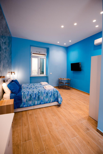 Others 5, IRTO B&B, Napoli