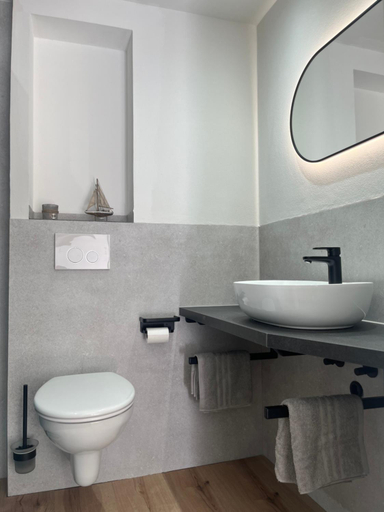 Bathroom 10