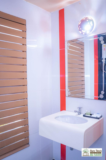Bathroom 4, Ingtarn Ressort At thasala อิงธารรีสอร์ท ท่าศาลา, Tha Sala
