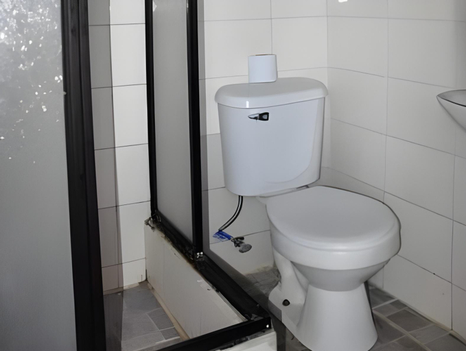 Bathroom 3, El Sendero, Última Esperanza