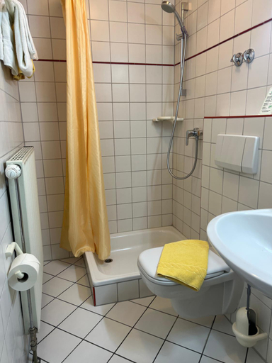 Bathroom 2, Hotel Cronberger Hof, Rhein-Neckar-Kreis