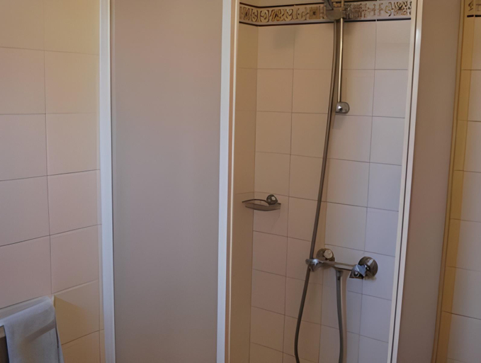 Bathroom 2, Quinta do Rio Country Inn, Silves