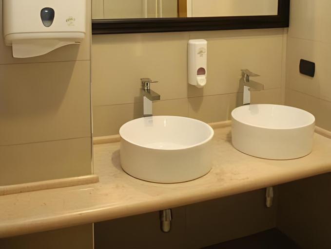 Bathroom 2, Hotel Adriatik 2, Durrësit