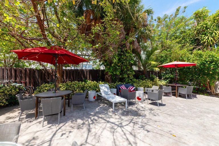 Food & Drinks, Sunny Days Apartments, Miami-Dade