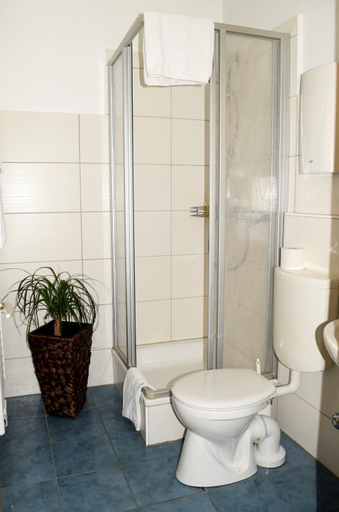 Bathroom 7