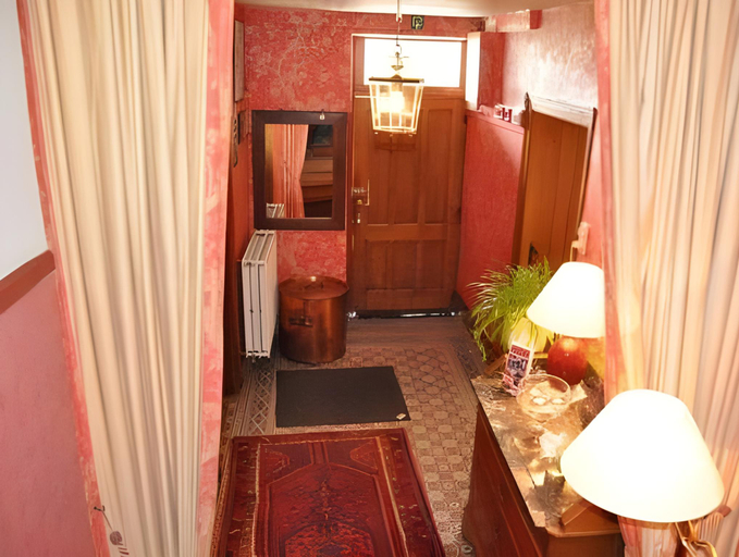 Others 5, Auberge Des Cretes, Namur