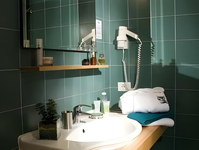 Bathroom 4, Hotel La Villa, Bolzano