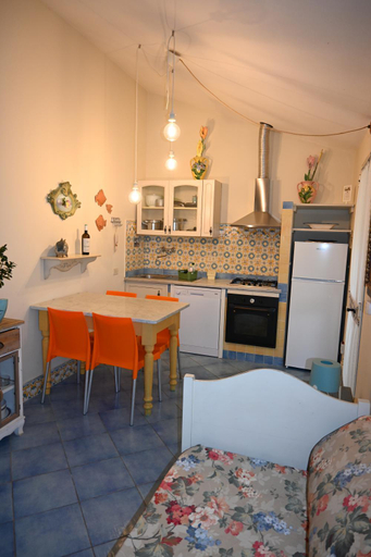 Others 3, Residence il Mandorlo, Livorno