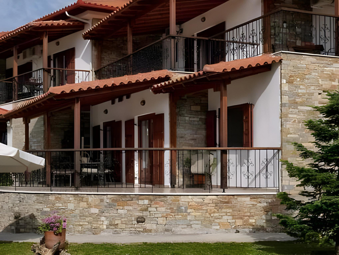 Exterior & Views
