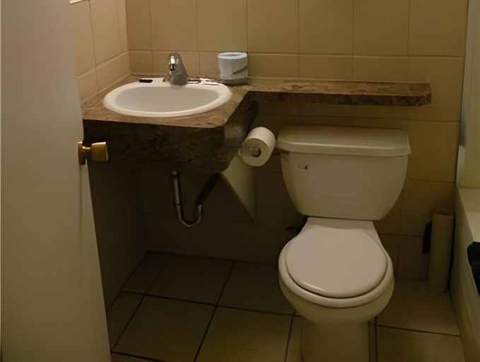 Bathroom 4, Park Lane Motor Hotel Medicine Hat, Division No. 1