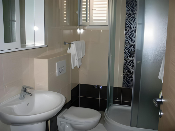 Bathroom 1, Apartments Crnekovic V, Baška