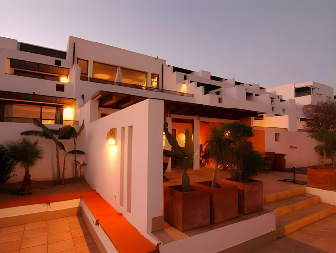 Exterior & Views