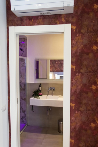 Bathroom 2, Home at Rome St. Peter Guest House, Roma