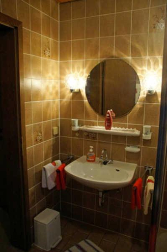 Bathroom 5, Bayerischer Hof, Miltenberg