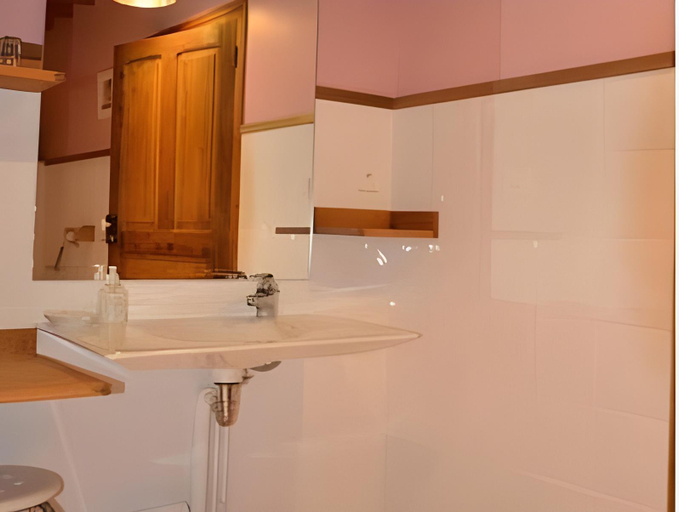 Bathroom 5, Logis Hotel Auberge de la Hulotte, Puy-de-Dôme