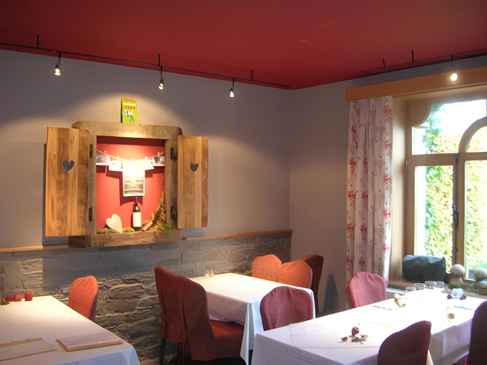 Others 5, Hotel La Metairie, Liège