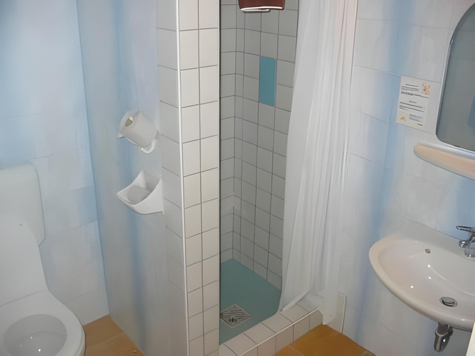 Bathroom 2, Admiral Family Resort, Hévíz/Keszthely