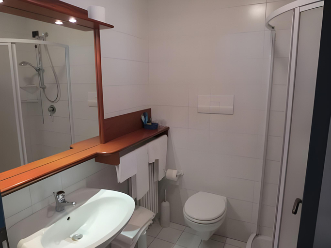 Bathroom 3, Hotel Ristorante Fatur, Bergamo