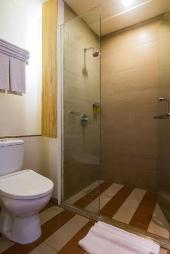 Bathroom 10