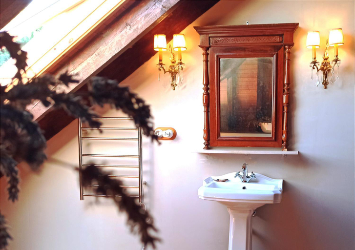 Bathroom 2, Santa Emilia, Lugo