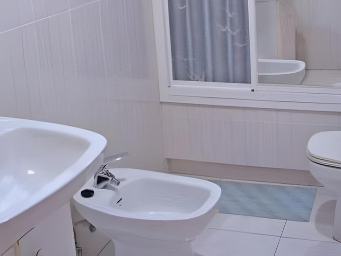 Bathroom 5, Hostal La Corte, Palencia