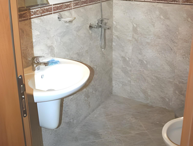 Bathroom 3, Ribkata Family Hotel, Smolyan