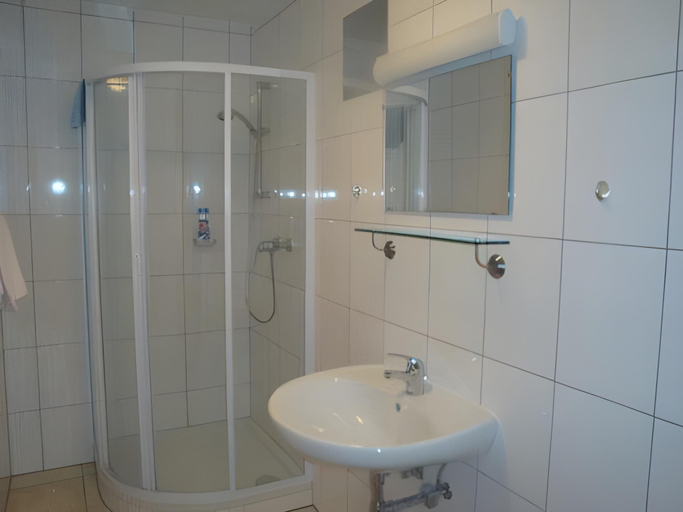 Bathroom 2, Pension Weisses Lamm, Melk